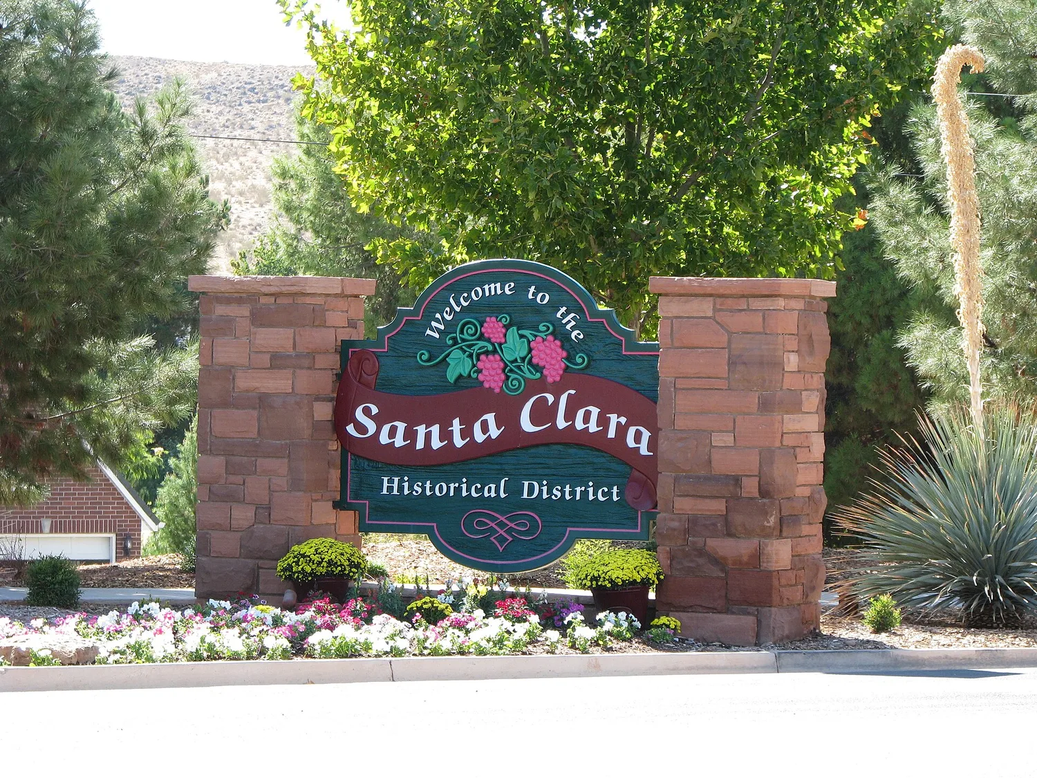 Welcome to Santa Clara Historical District sign in Santa Clara, Utah